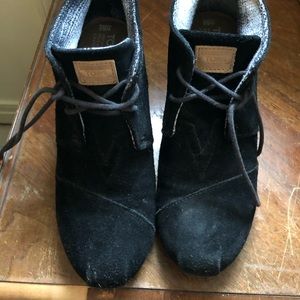 Toms black swede shoes